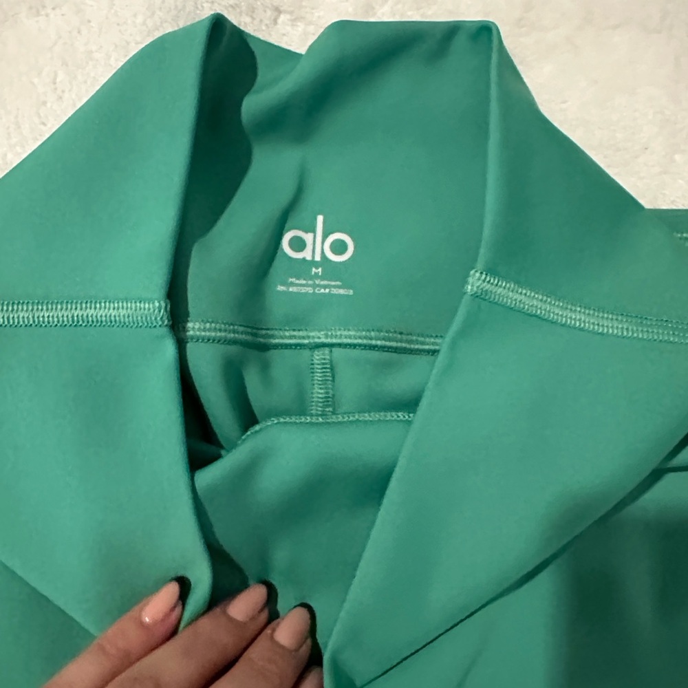 ALO Yoga High-Rise Leggings in Emerald Green - Picture 2 of 5